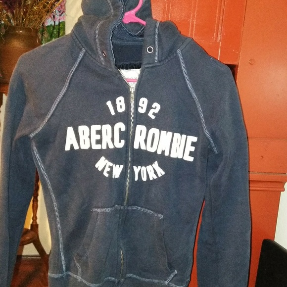 Sweatshirt - Picture 2 of 3